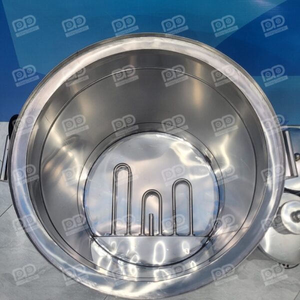 Với công suất 20kg, chiếc nồi này đủ sức gánh vác mọi đơn hàng lớn trong những dịp lễ Tết cao điểm