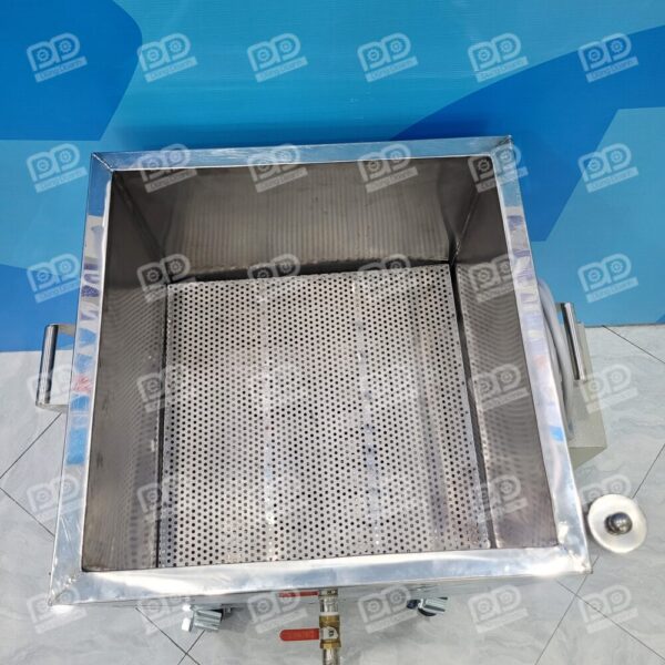 Chất liệu Inox 304 cao cấp: Toàn bộ thân nồi cả lớp trong và ngoài đều làm từ Inox 304 sáng bóng, đảm bảo vệ sinh an toàn thực phẩm và độ bền cao