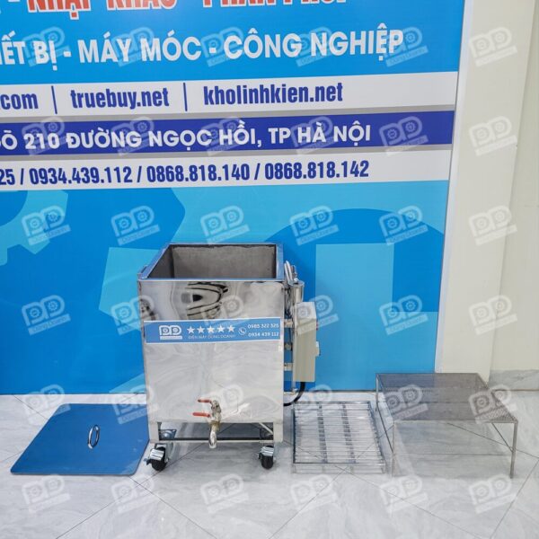 Phụ kiện đi kèm tiện lợi: Nồi được trang bị vỉ nan bảo vệ thanh nhiệt và có thể đặt thêm vỉ hấp đa năng để biến nồi luộc thành nồi hấp xôi hoặc thực phẩm dễ dàng