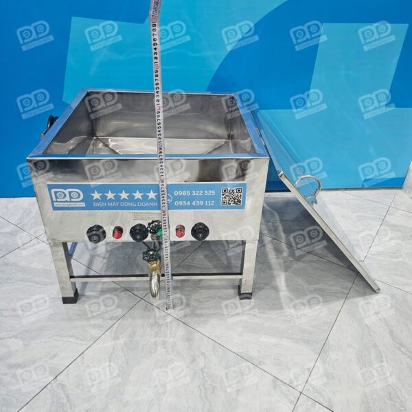 Bếp chiên vuông 70 lít 60x60x20 8 🎯 Điều khiển linh hoạt: Thiết kế 3 núm vặn điều chỉnh nhiệt độ độc lập cho từng thanh nhiệt, cho phép bạn dễ dàng kiểm soát độ nóng tùy theo từng giai đoạn chiên rán.
