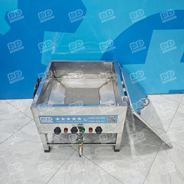 Bếp chiên vuông 70 lít 60x60x20 7 ⚡ Công suất 9kW mạnh mẽ: Hệ thống thanh nhiệt công suất lớn giúp dầu sôi nhanh chóng, giúp thực phẩm chín đều và vàng giòn trong thời gian ngắn nhất.