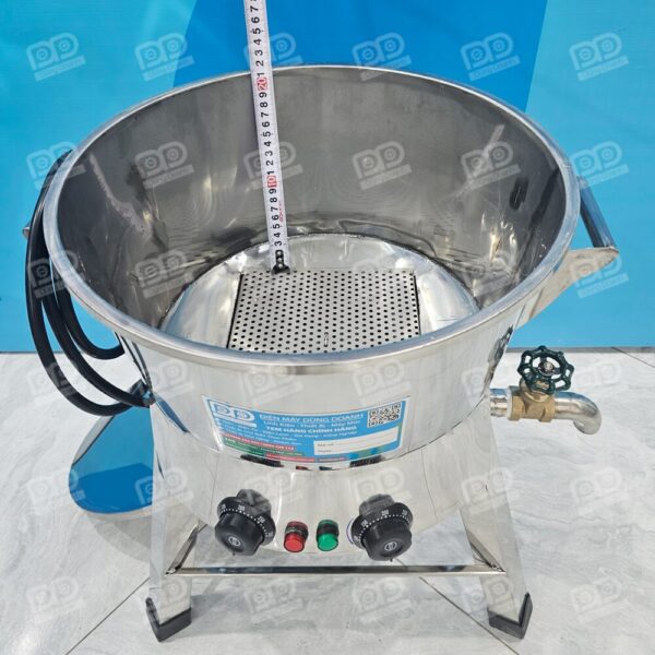 Nồi Chiên Rán Vát 1 Lớp 40-35-20cm 22 lít 8 Thiết kế vát đáy: Giúp bạn tiết kiệm dầu ăn mỗi lần chiên mà vẫn đảm bảo thực phẩm ngập dầu, chín vàng đều.