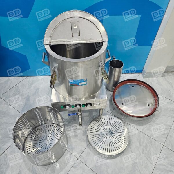 Nồi Ninh Hầm 70 Lít Hầm Xương Nấu Phở 14 Thiết kế nắp gập tiện lợi giúp bạn thao tác múc nước dùng bán hàng nhanh thoăn thoắt mà không mất nhiệt.