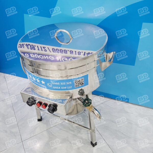 Nguyên lý tách dầu - nước hiện đại giúp toàn bộ vụn bột và cặn thức ăn rơi xuống nước, không bị cháy khét trong dầu.