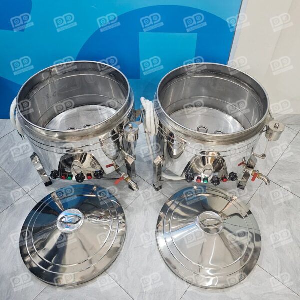 Miệng nồi được hàn cạp cao 6cm, hỗ trợ việc căng vải tráng bánh cực kỳ phẳng và chắc chắn.