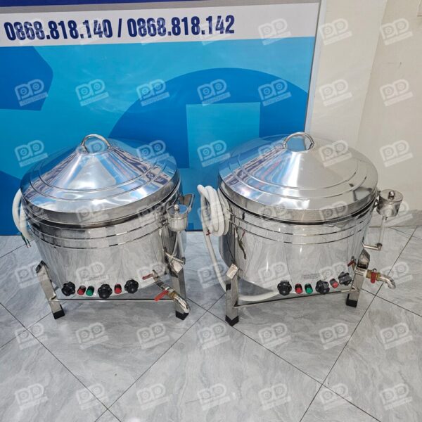 Thiết kế thân nồi 2 lớp dày dặn với lớp bảo ôn cách nhiệt giúp giữ nóng cực lâu và tiết kiệm điện năng tối đa.
