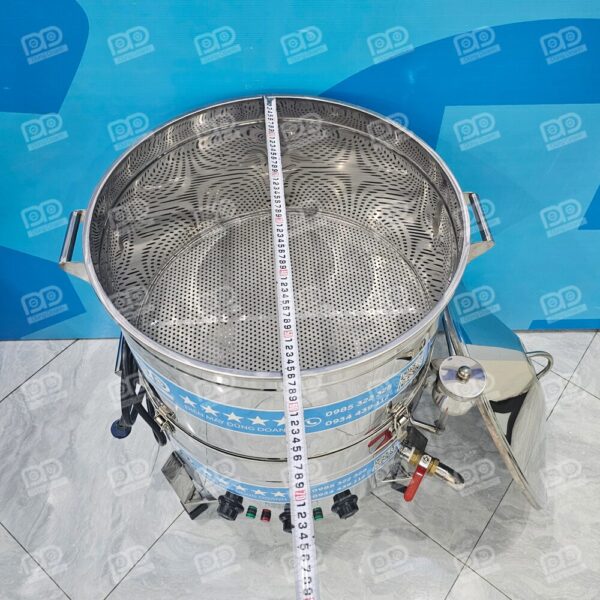 Không chỉ đồ xôi, thiết bị còn là chiếc nồi hấp đa năng cho các loại hải sản, giò chả, bánh bao hay cơm tấm.