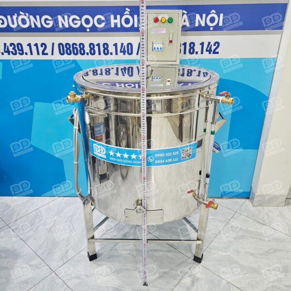 Thiết kế hệ thống tủ điện rời trực quan với 3 công tắc điều khiển riêng biệt (6kW mỗi thanh), cho phép người dùng linh hoạt tăng giảm công suất và tiết kiệm điện năng tối đa.