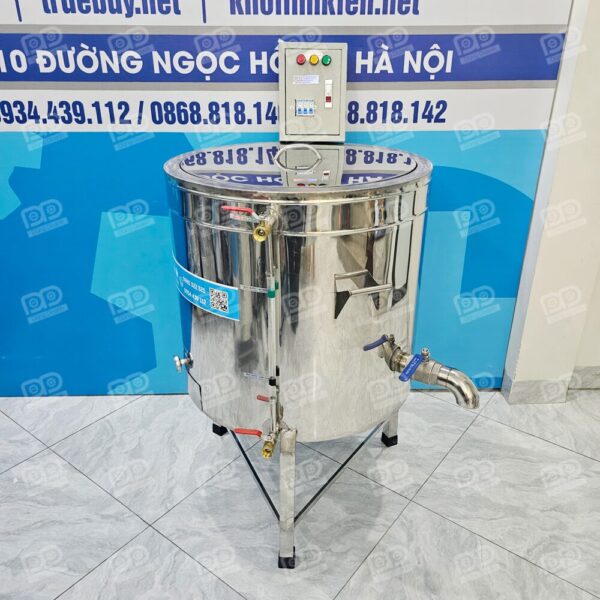 Hệ thống ống sục hơi phi 42 mạnh mẽ kết hợp tấm tản hơi thông minh dưới đáy giúp bột đậu sau khi xay luôn được luân chuyển đều, cho ra mẻ sữa thơm ngon, béo ngậy.