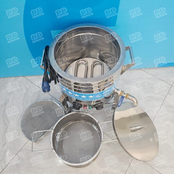 Tiết kiệm điện thông minh: Hệ thống thanh nhiệt kép công suất 4kW (2kW + 2kW) điều khiển bằng 2 núm chiết áp độc lập, giúp bạn dễ dàng tắt bớt một bên khi dầu đã sôi để tiết kiệm điện năng.