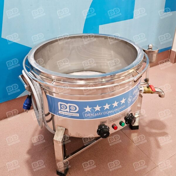 Chất liệu Inox chuyên dụng cho thực phẩm không chỉ mang lại vẻ sáng bóng sang trọng mà còn đảm bảo an toàn vệ sinh.