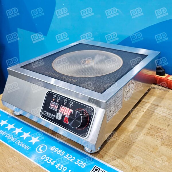 Thiết bị có kích thước nhỏ gọn nhưng chắc chắn với thông số chiều sâu 45 cm, chiều rộng 35 cm và chiều cao toàn bộ là 15 cm, dễ dàng bố trí tại mọi không gian bếp vuông vắn