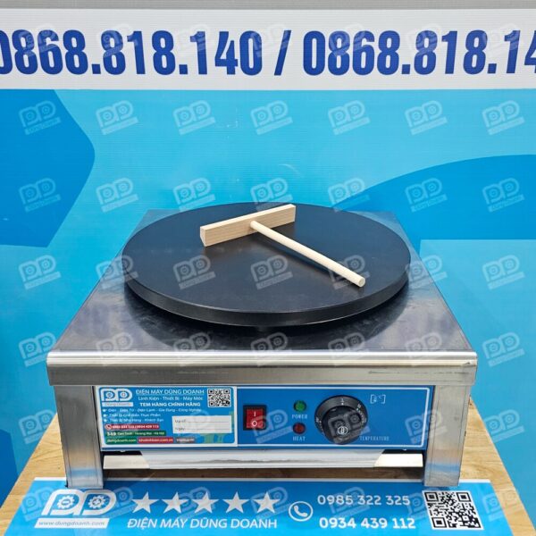 Máy làm bánh Crepe công nghiệp sở hữu công suất mạnh mẽ lên đến 3000W, giúp mâm nhiệt nóng cực nhanh và duy trì nhiệt độ ổn định suốt cả ngày.