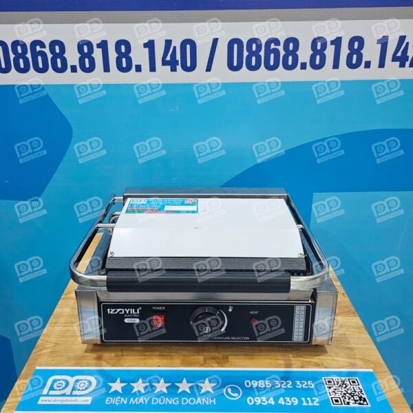 Toàn bộ khung thân máy được hoàn thiện bằng chất liệu cao cấp sáng bóng, chống hoen gỉ tốt và cực kỳ dễ dàng lau chùi vệ sinh sau khi sử dụng