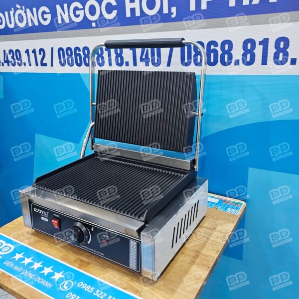 Không chỉ chuyên dụng cho bánh mì, thiết bị còn cực kỳ đa năng khi dễ dàng chế biến các món bánh Tacos, sandwich, hoặc dùng để nướng thịt bít tết tiện lợi