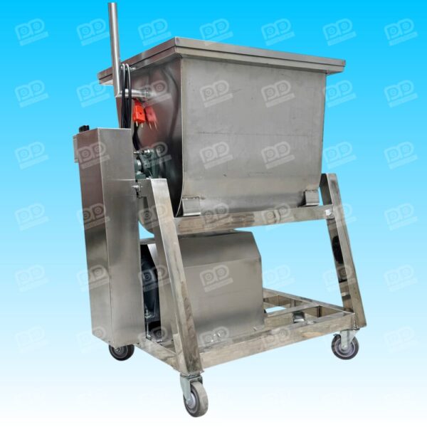 Thiết bị sở hữu động cơ giảm tốc công suất 750W mạnh mẽ, giúp đảo đều các loại nguyên liệu có độ kết dính cao một cách nhanh chóng mà không lo quá tải