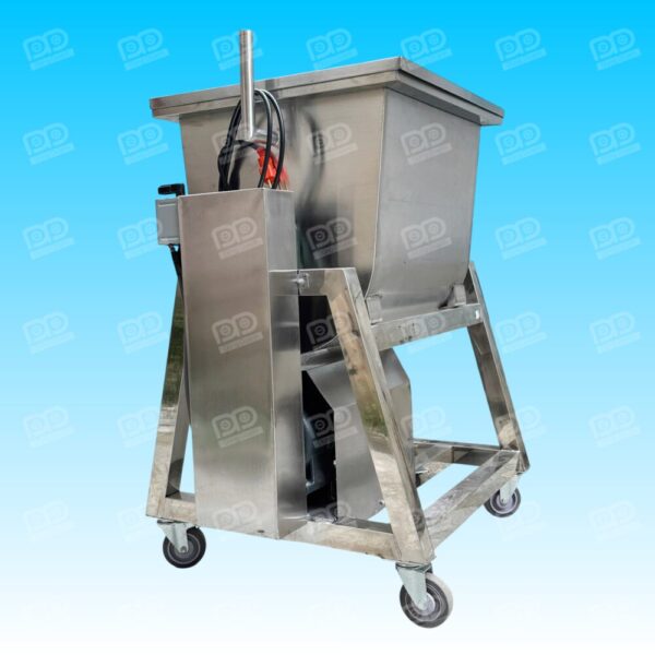 Với dung tích thùng trộn lên đến 130L cùng kích thước lòng sâu 55x50x50cm, máy giúp tối ưu hóa năng suất và ngăn chặn nguyên liệu bị bắn ra ngoài khi vận hành.