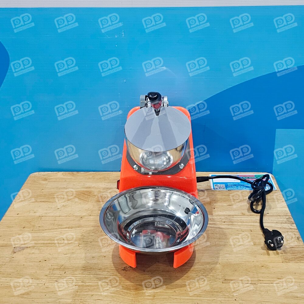 Máy Bào Đá 4 Dao 500W 4 Đi kèm khay hứng đá lòng sâu bằng Inox cao cấp, dễ dàng vệ sinh