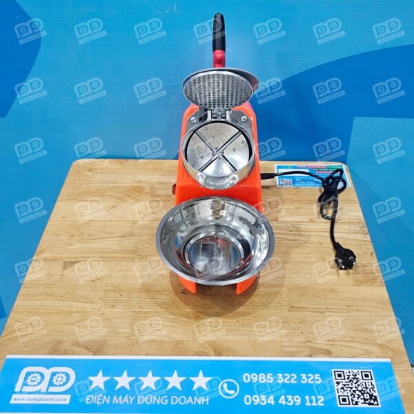 Máy Bào Đá 4 Dao 500W 8 Thiết kế 4 cánh dao sắc bén, cho thành phẩm đá tuyết tơi xốp vượt trội.
