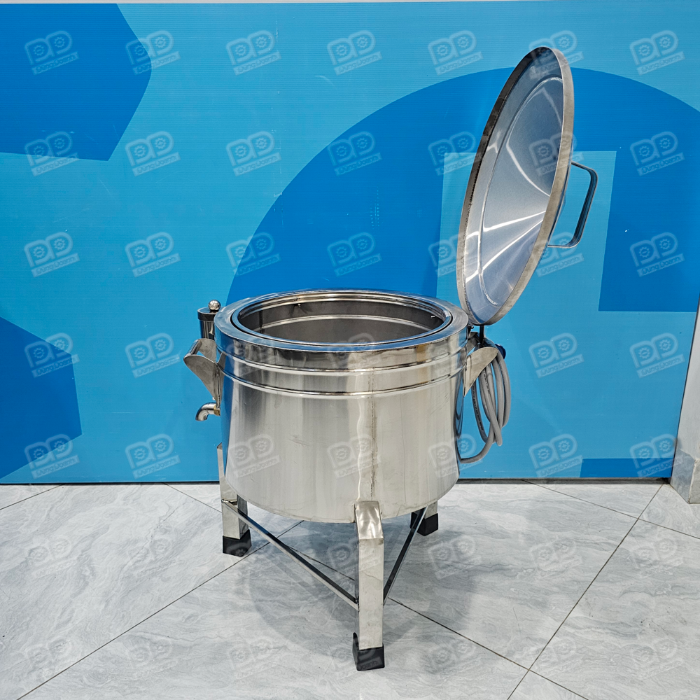 Nồi Tráng Bánh 40Cm Nắp Lật Bản Lề 4 Thiết kế nắp lật bản lề thông minh giúp thao tác mở đóng nhanh gọn, tiết kiệm không gian.