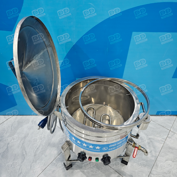Trang bị 2 thanh nhiệt riêng biệt với tổng công suất 5kW đun sôi siêu tốc.