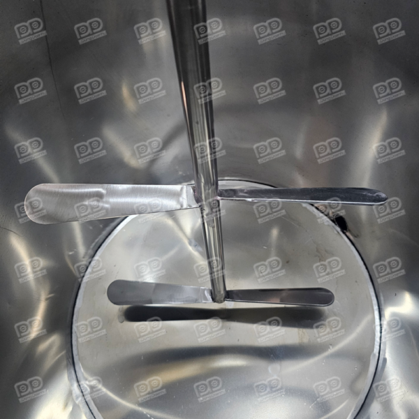 Động cơ khuấy liên tục và đồng đều, đánh tan bóng hơi cho thành phẩm cực kỳ mịn mượt