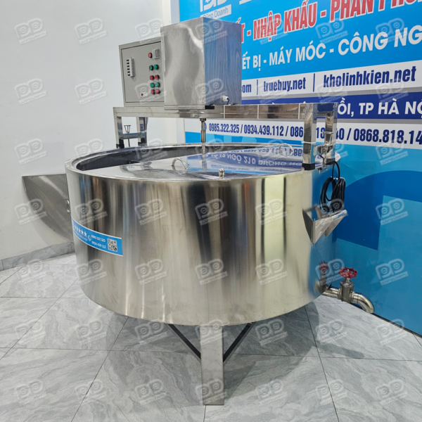 Cơ cấu khớp nối nhanh tiện lợi, dễ dàng tháo rời mô tơ để chuyển đổi thành nồi đun nấu thông thường.